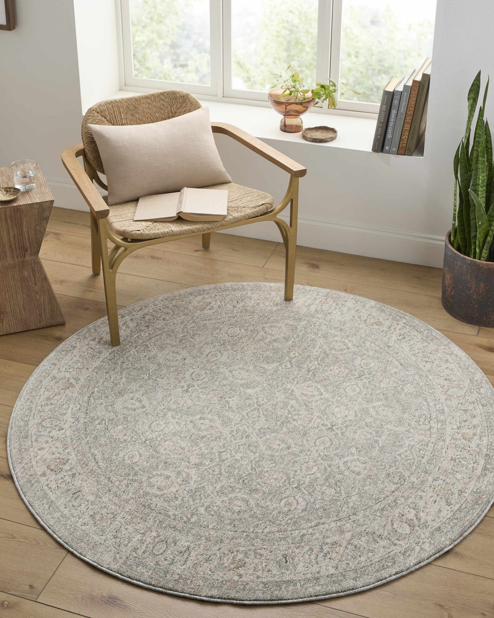 Buddug Traditional Gray And Beige Rug - The Rug Decor