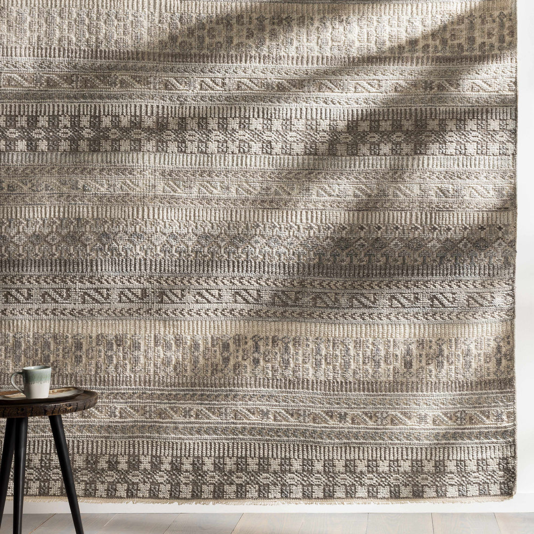 Beaverlett Traditional Gray And Ivory Hand Knotted Area Rug