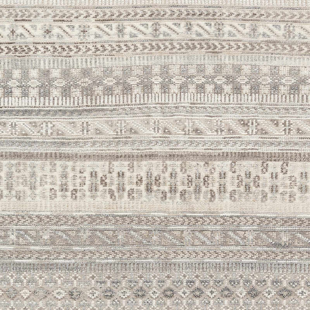 Beaverlett Traditional Gray And Ivory Hand Knotted Area Rug