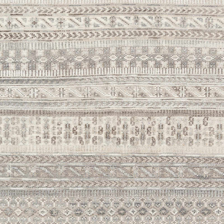Beaverlett Traditional Gray And Ivory Hand Knotted Area Rug