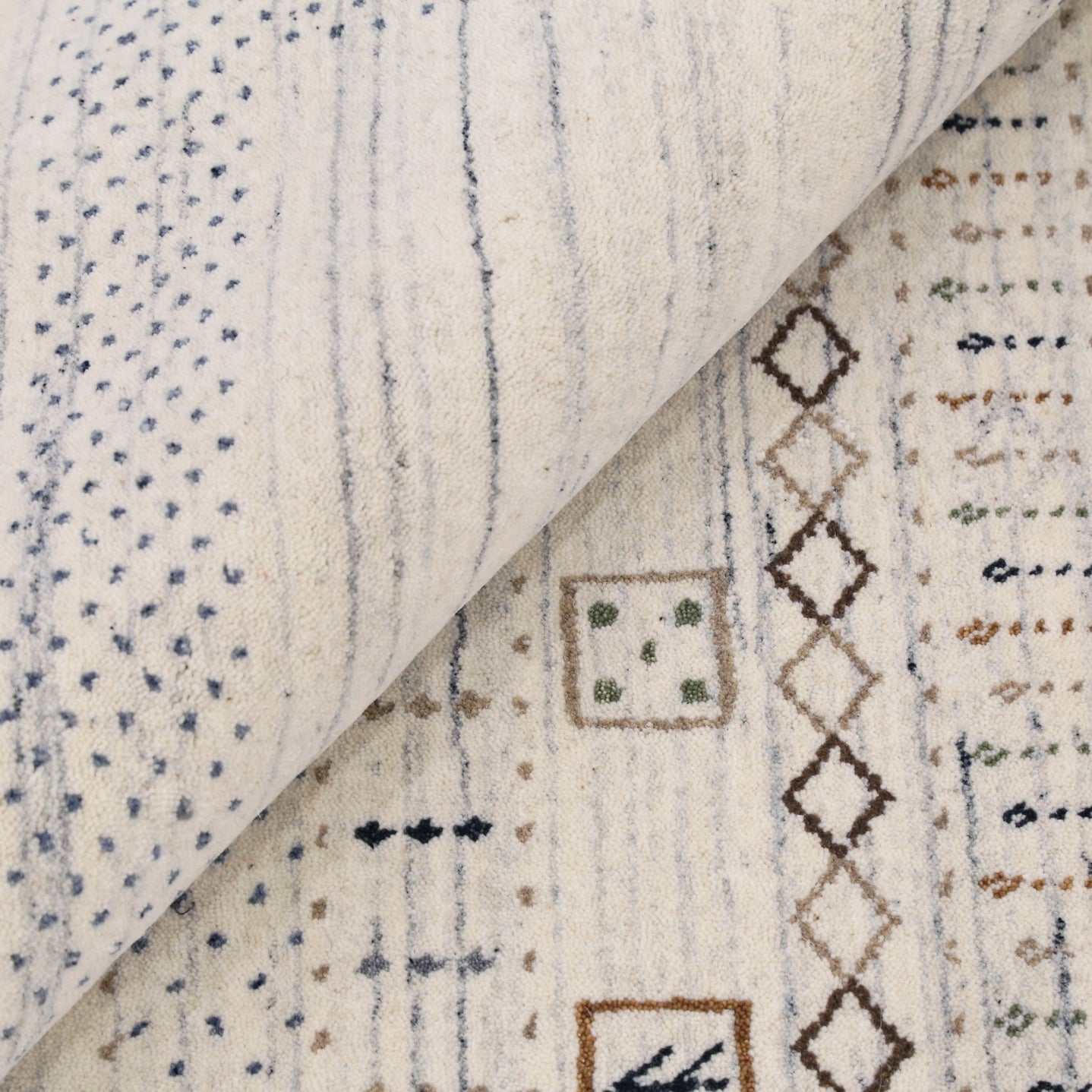 Center Pattern Natural Hand Loomed Wool Area Rug - The Rug Decor