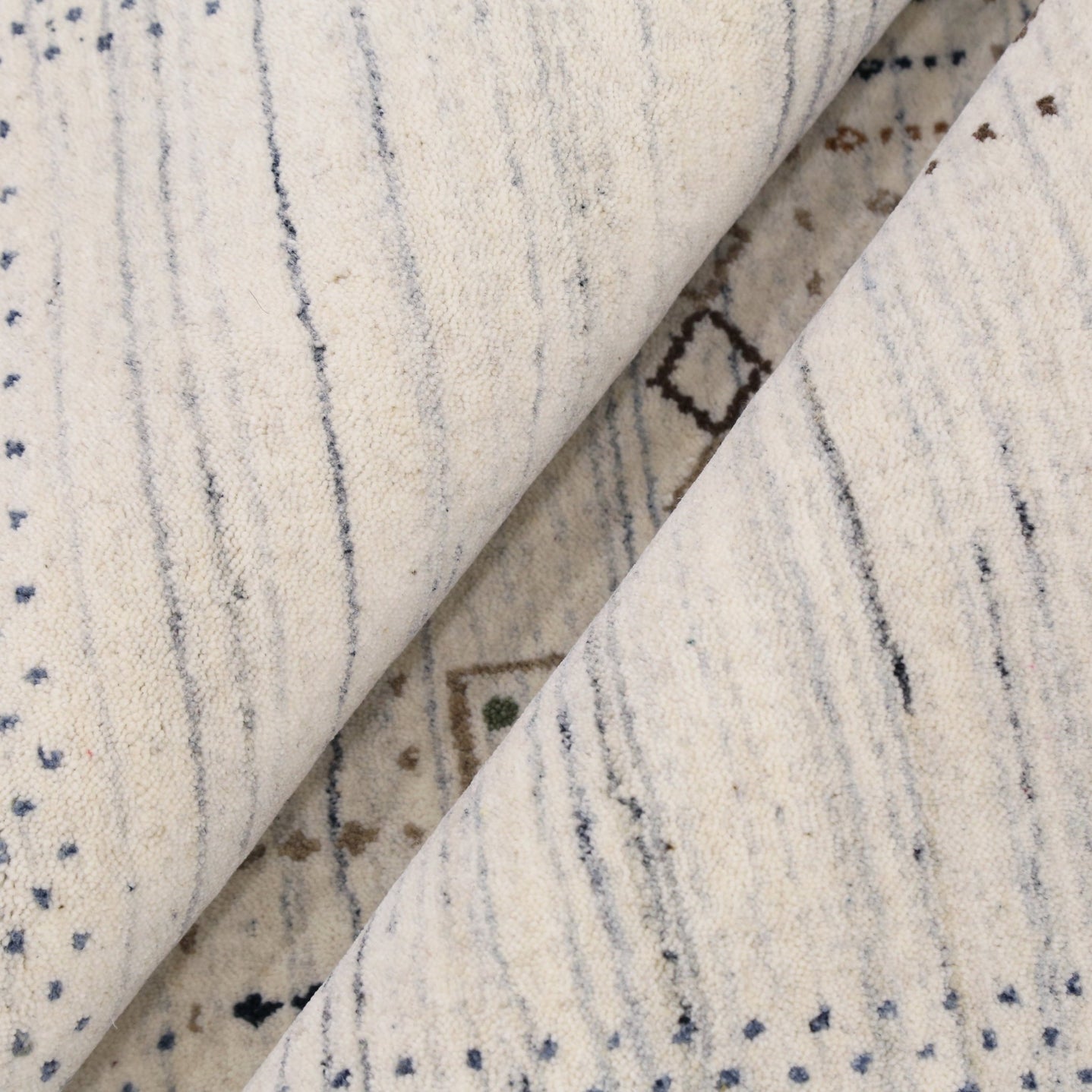 Center Pattern Natural Hand Loomed Wool Area Rug - The Rug Decor