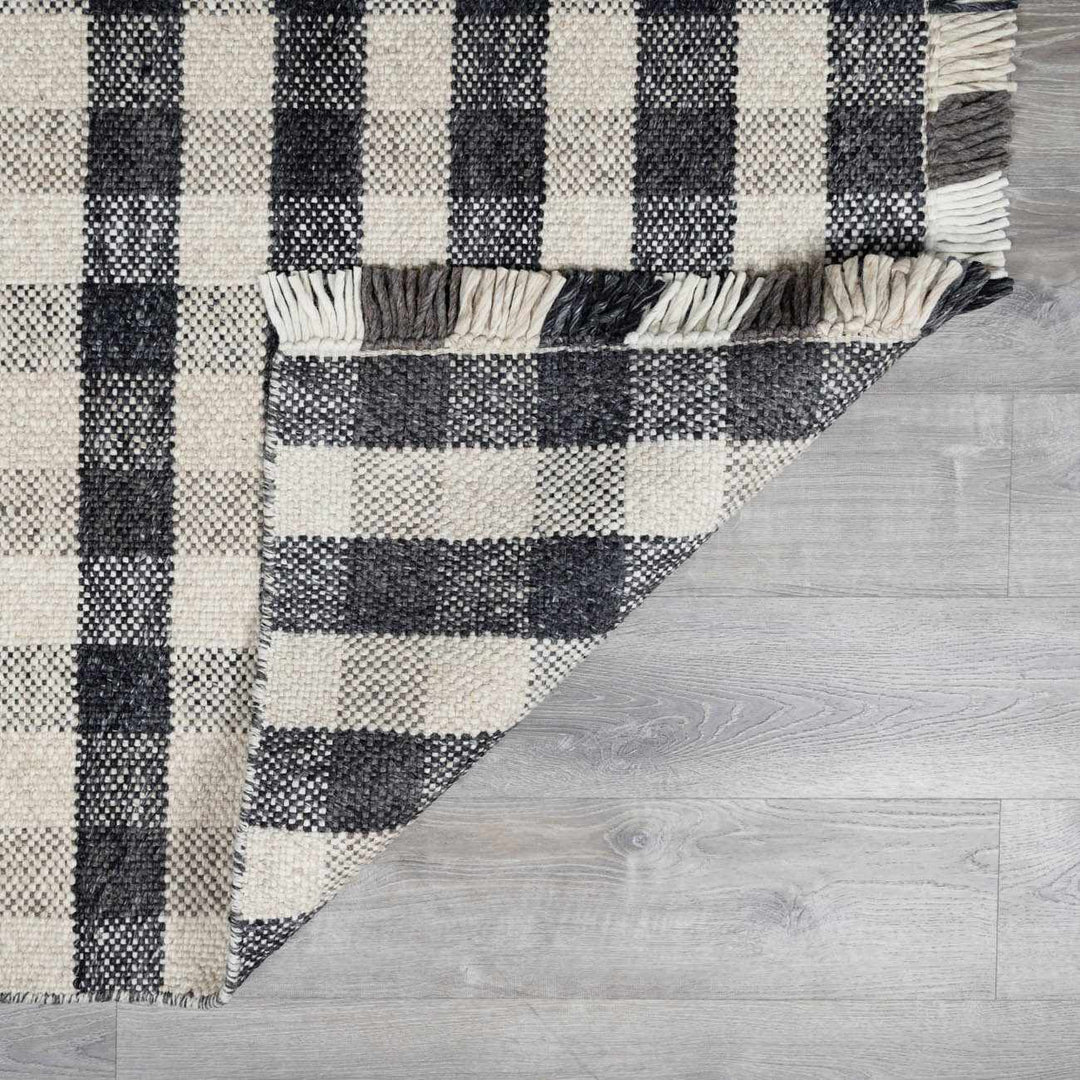Chilliwack Modern Plaid Design Gray And Beige Wool Rug - The Rug Decor