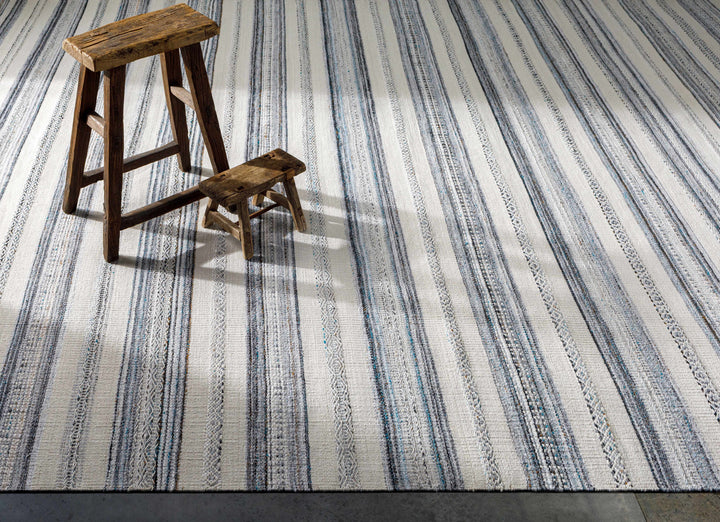 Coolbellup Modern Style Blue And Ivory Hand Woven Area Rug