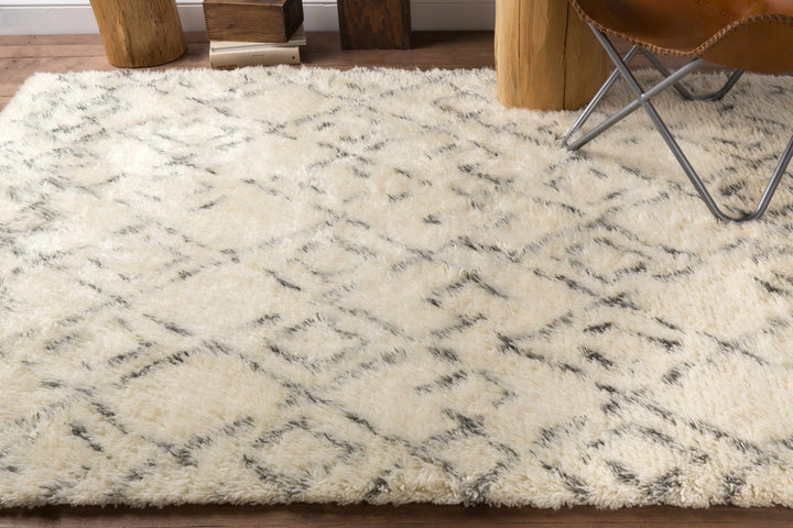 Cotgrave Hand Woven Modern Style Ivory And Charcoal Area Rug - The Rug Decor