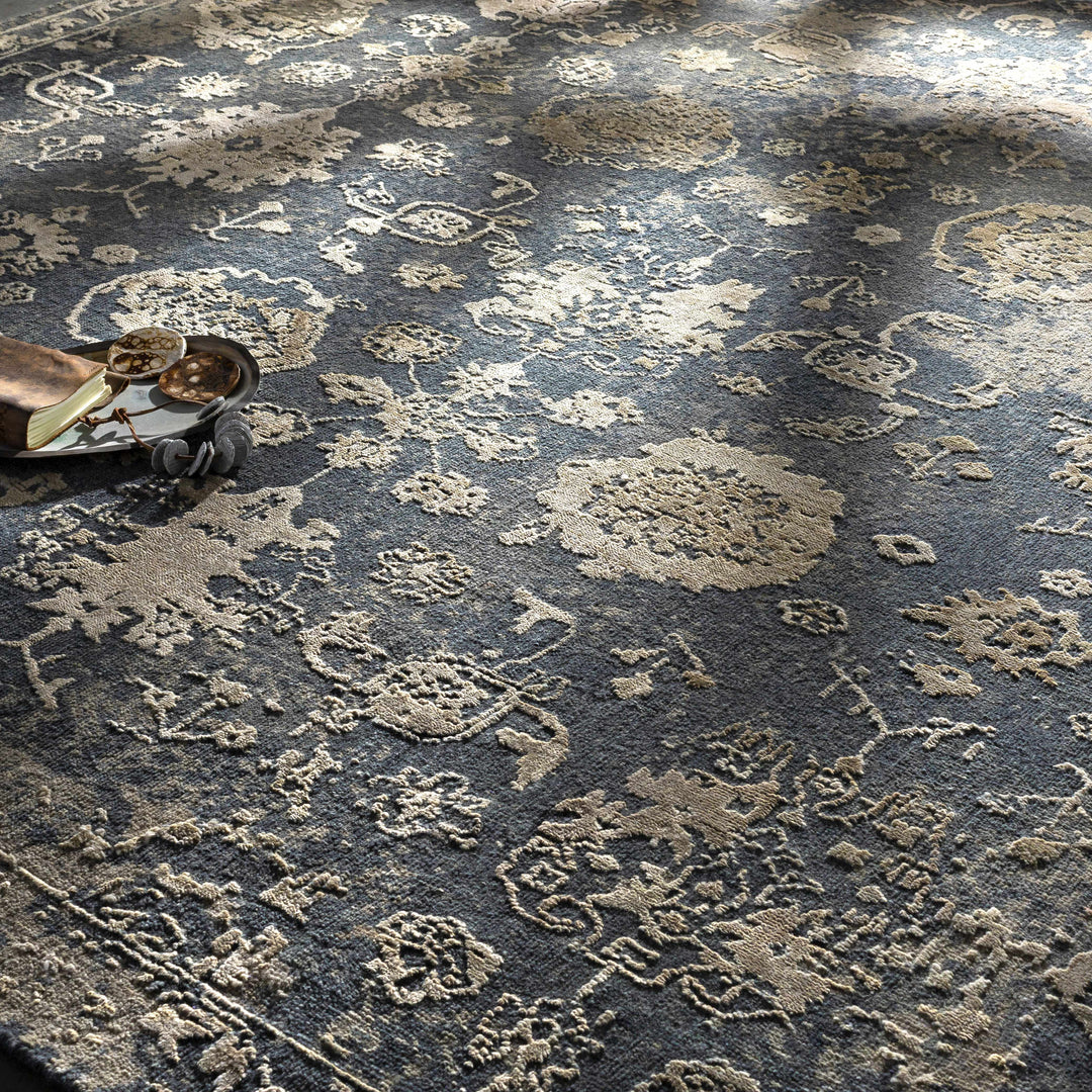 Cutlerville Traditional Floral Design Charcoal Hand Knotted Area Rug