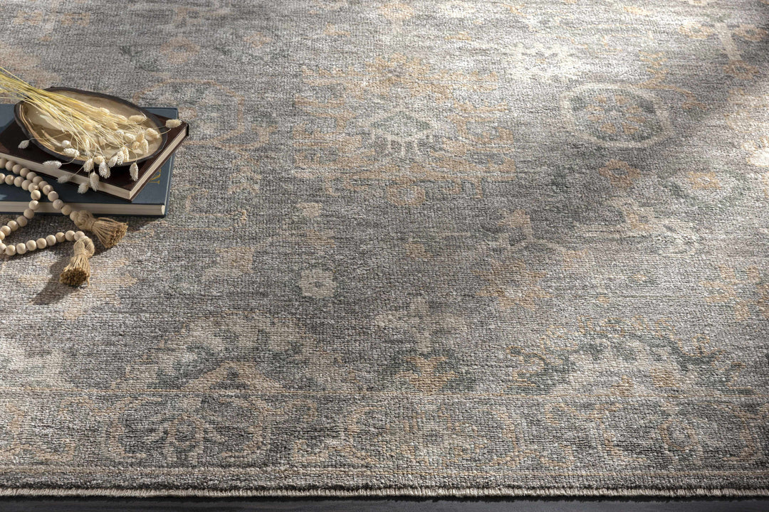 Dallas Gray Traditional Floral Design Hand Knotted Area Rug