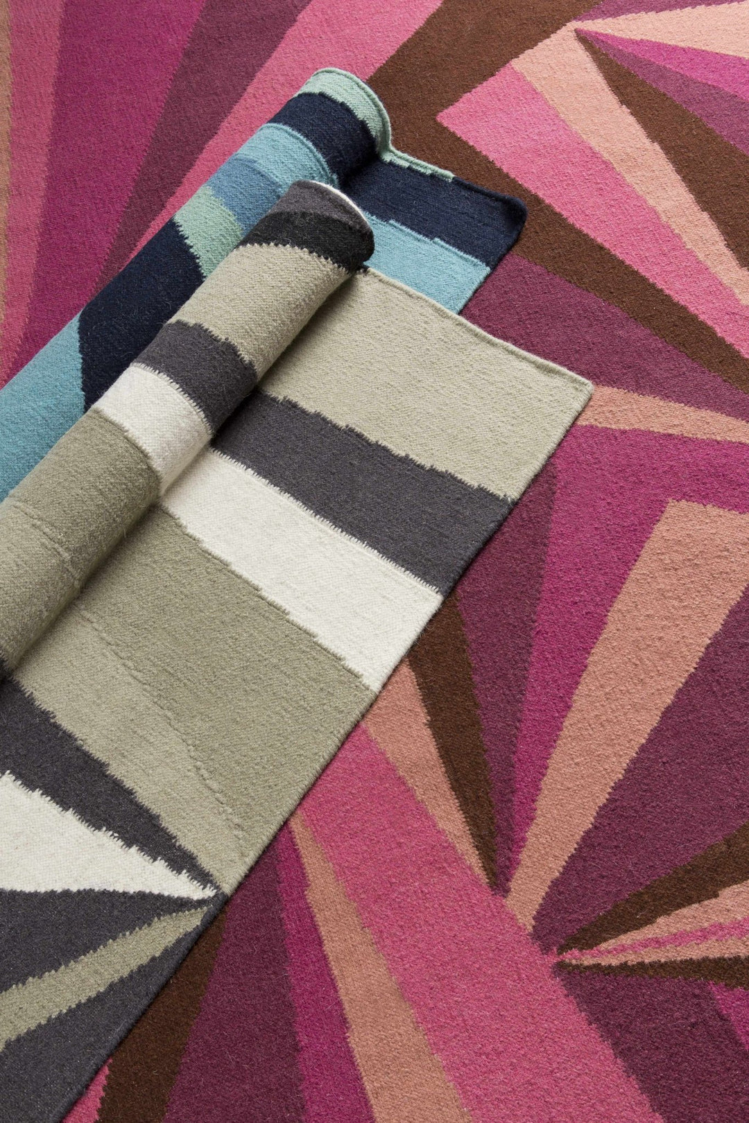 Dennis Hand Woven Blue Modern Style Wool Area Rug - The Rug Decor