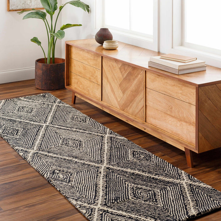 Dimbulah Contemporary Geometrical Black And Cream Rug - The Rug Decor