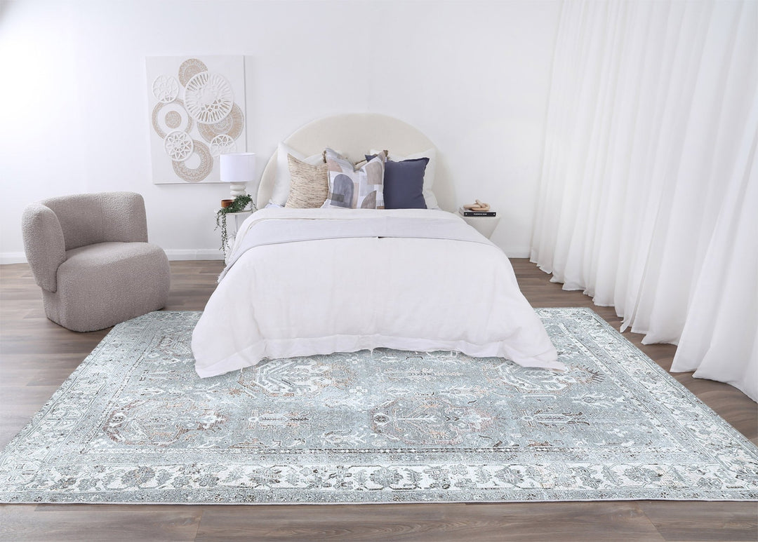 Distressed Style Traditional Machine Washable Grey Rug - The Rug Decor