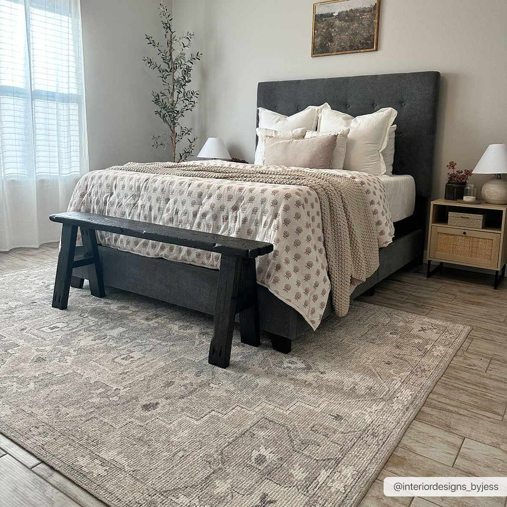 Esau Traditional Gray Machine Woven Area Rug - The Rug Decor