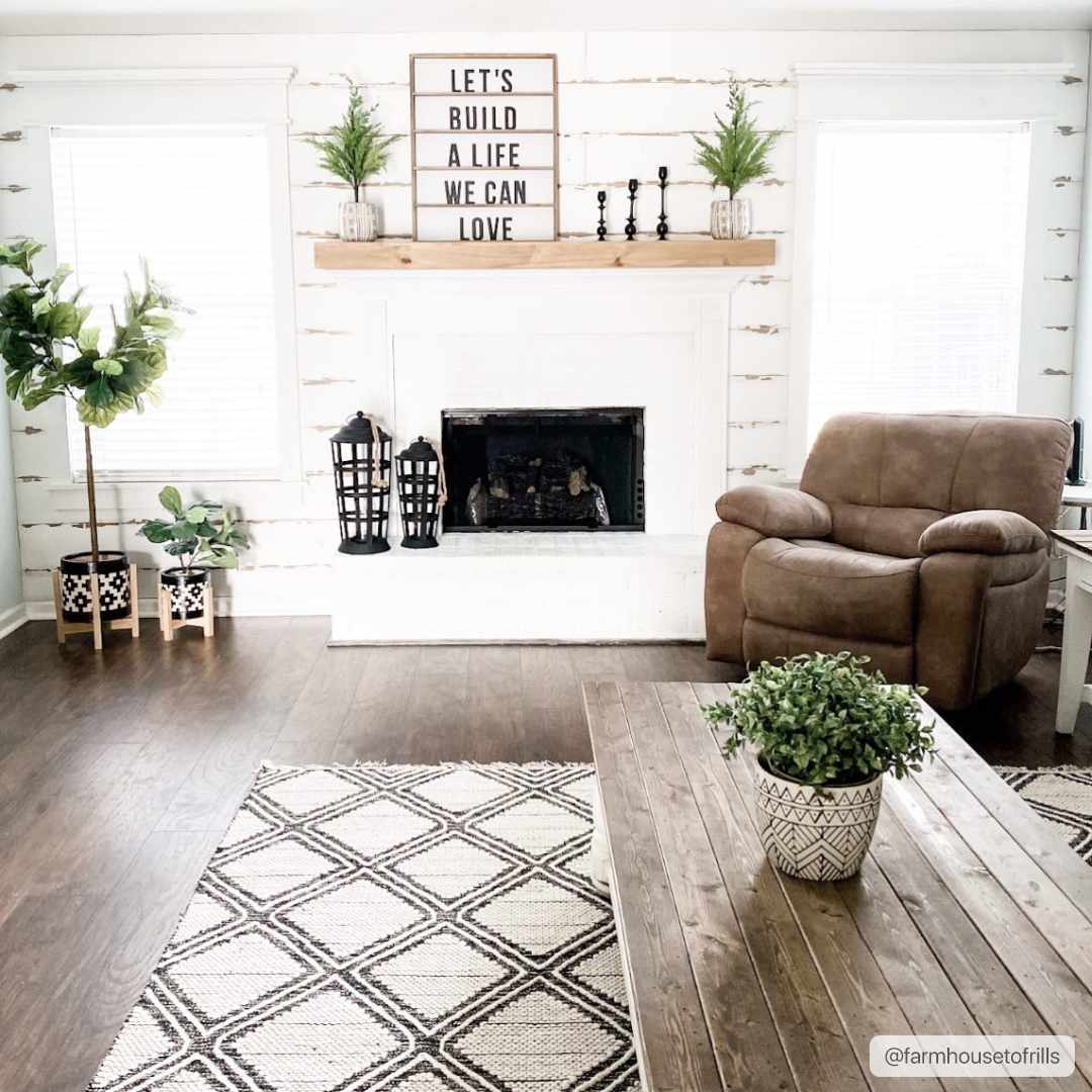 Wausa Modern Geometrical Ivory And Black Area Rug