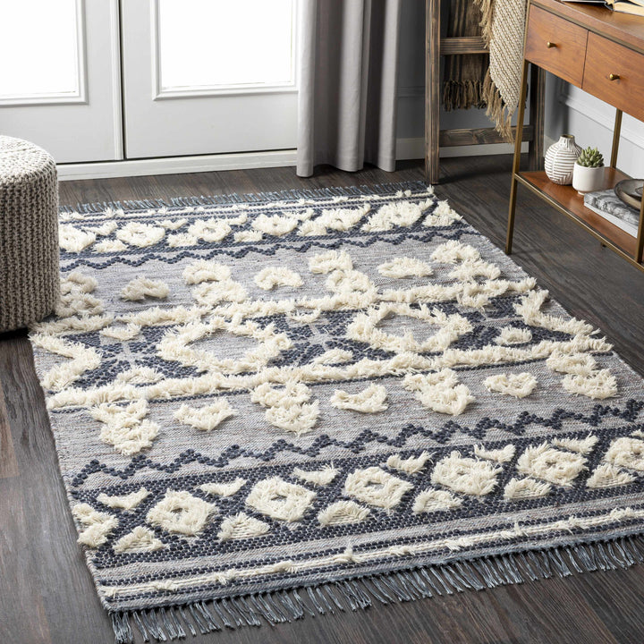 Gakona Modern Style Gray And Ivory Hand Woven Area Rug