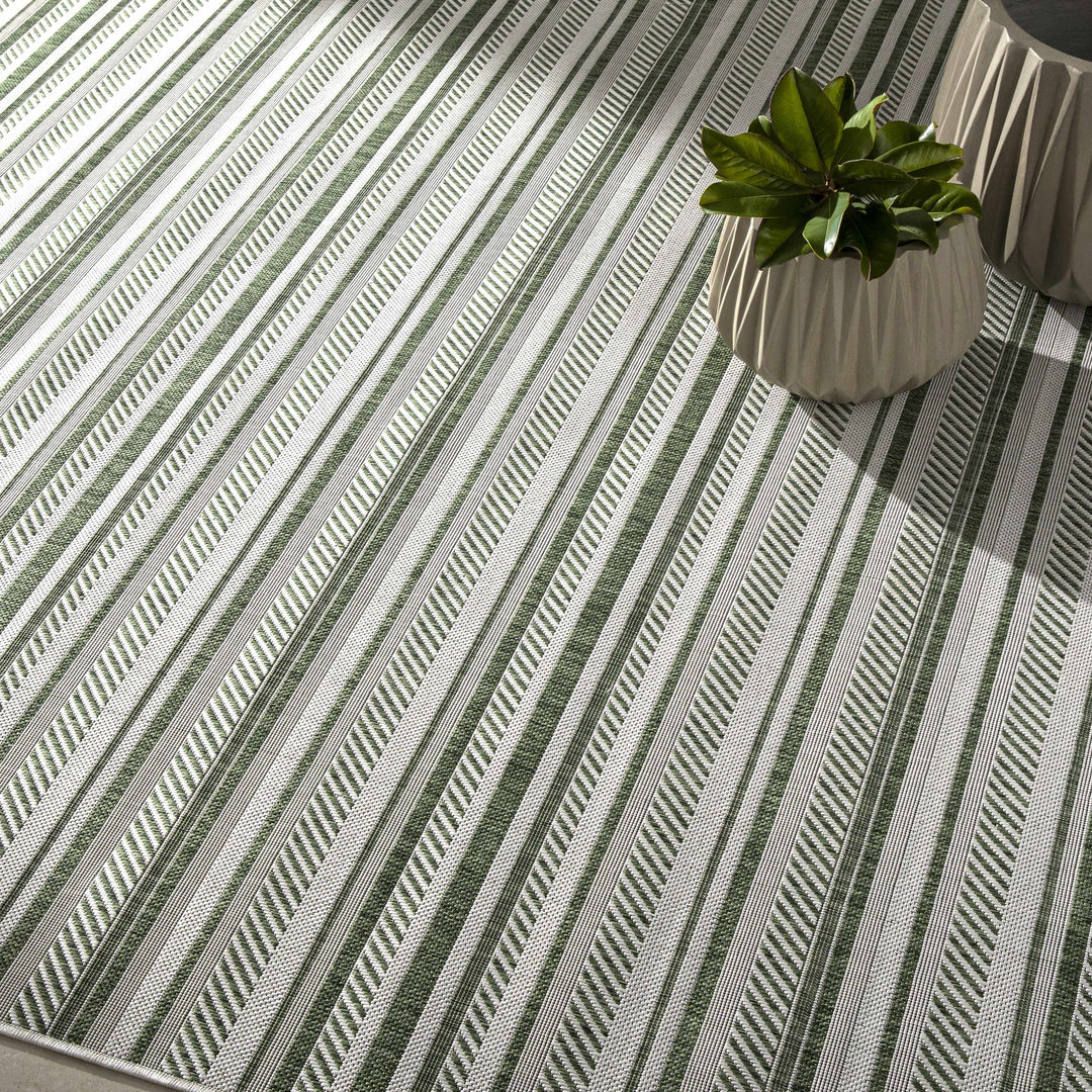 Gram Contemporary Style Green And Ivory Outdoor Rug