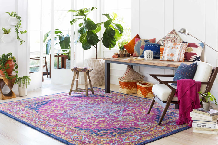 Inverkeithing Traditional Pink And Navy Area Rug - The Rug Decor