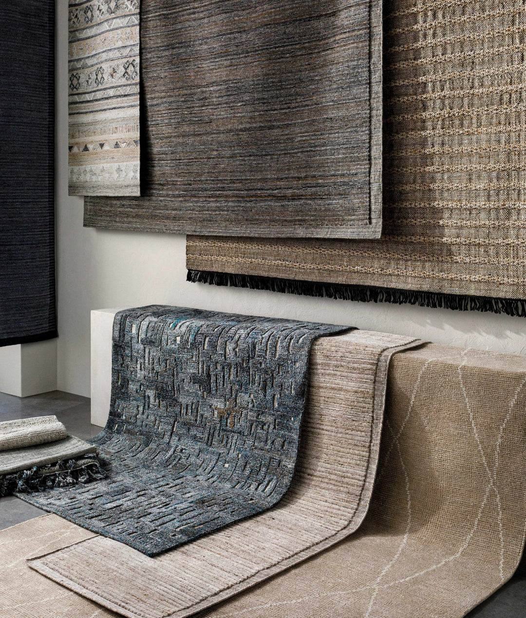 Jade Modern Tribal Design Ivory And Gray Hand Woven Rug - The Rug Decor