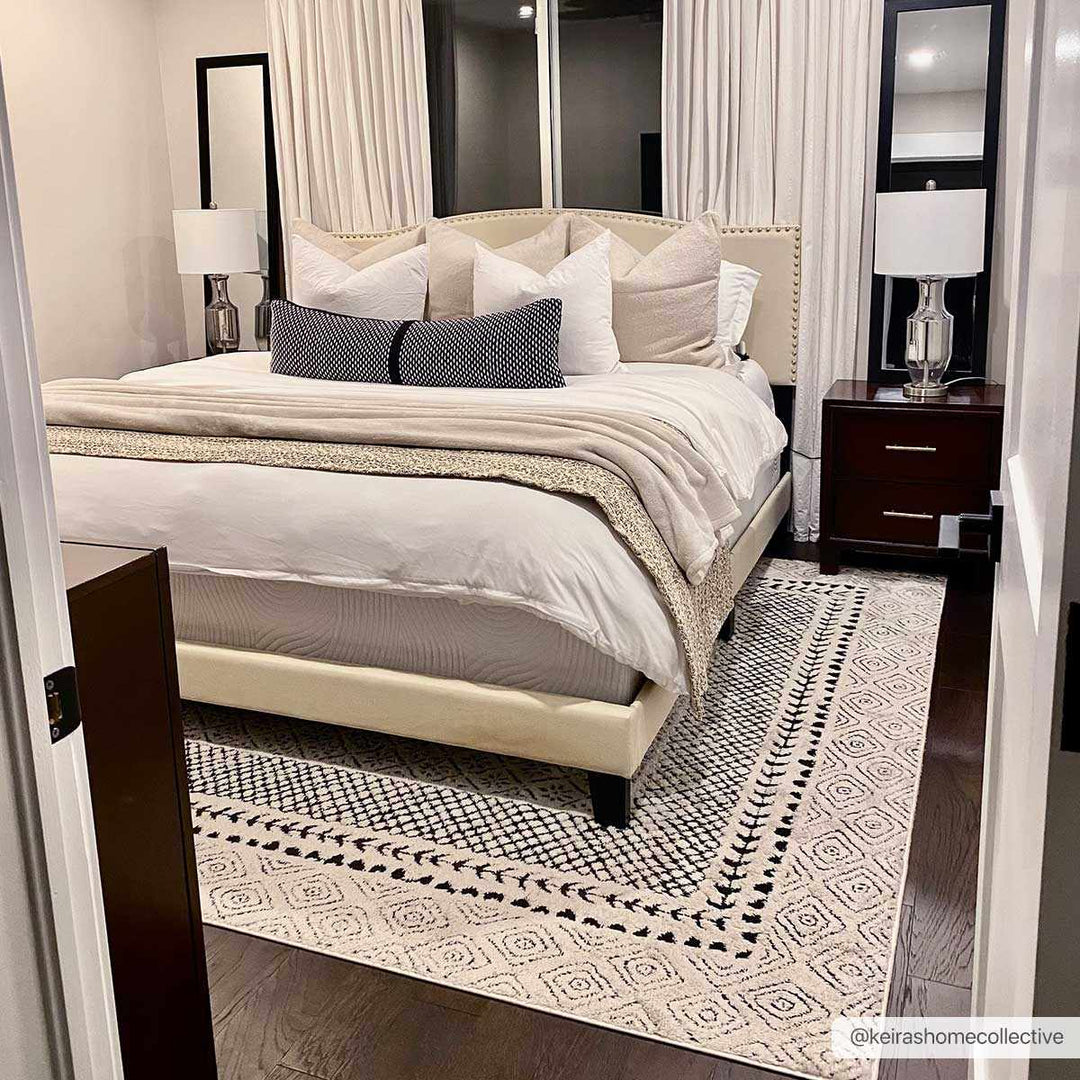 Julio Contemporary Style Black And Ivory Rug - The Rug Decor