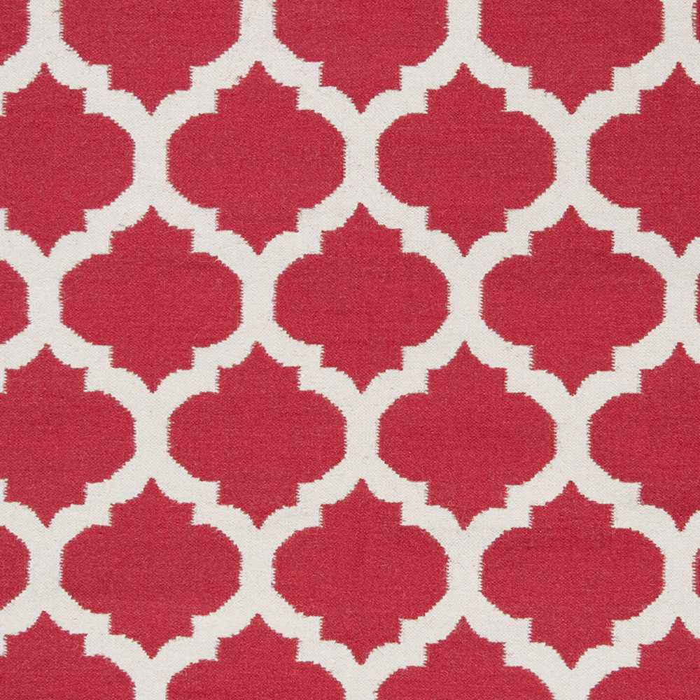 Red and white geometric rug pattern with repeating lattice quatrefoil shapes.