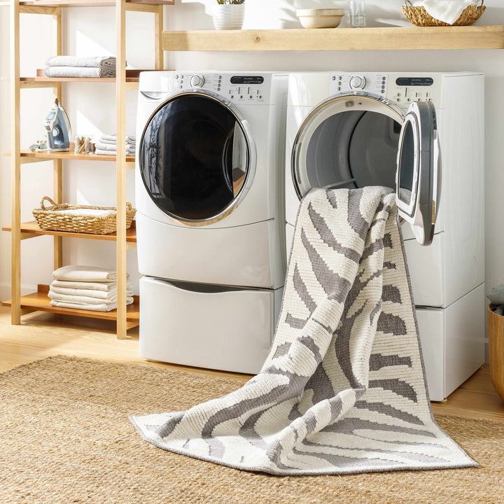 Keto Modern Gray And Ivory Zebra Rug - The Rug Decor