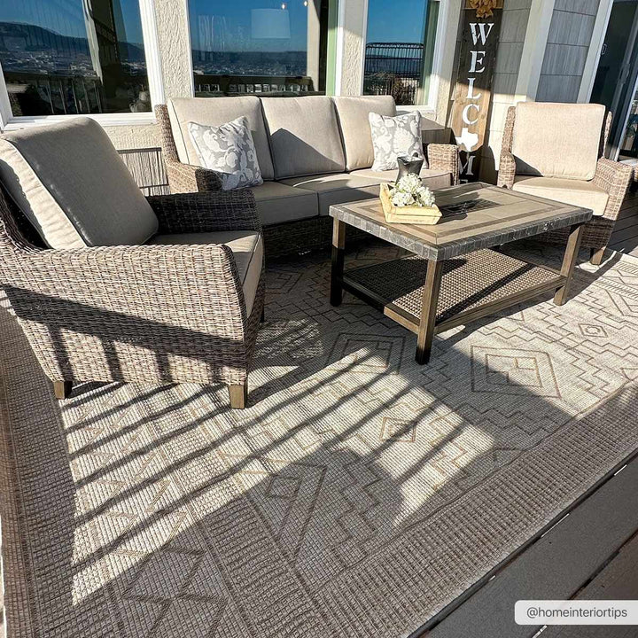 Lucea Traditional style Tan And Beige Rug - The Rug Decor