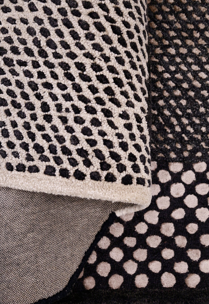 Modern Dotted Mesh Black Hand Tufted 5x8 Wool Area Rug - The Rug Decor