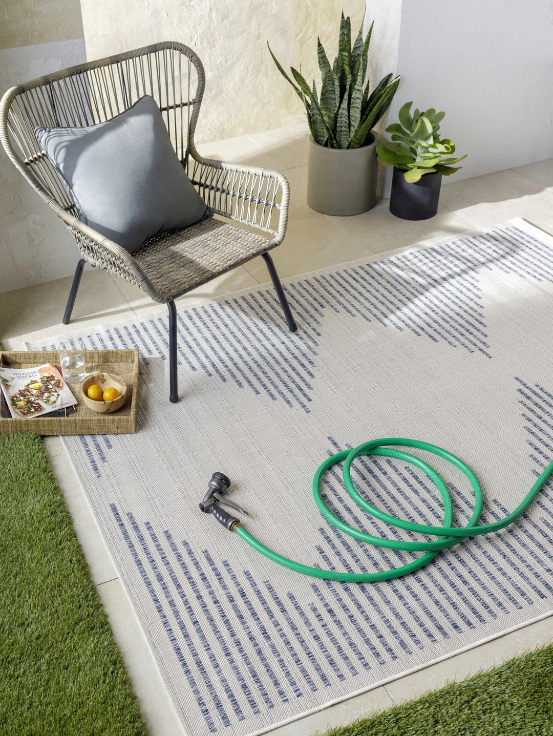 Modern Geometrical Style Blue And Ivory Area Rug - The Rug Decor
