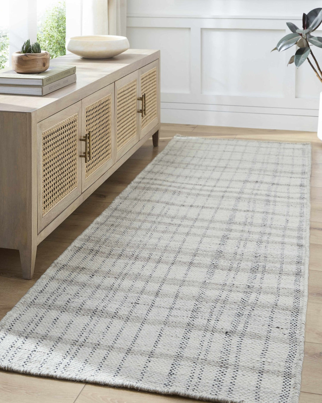 Nissa Contemporary Geometrical Gray And Black Wool Rug - The Rug Decor
