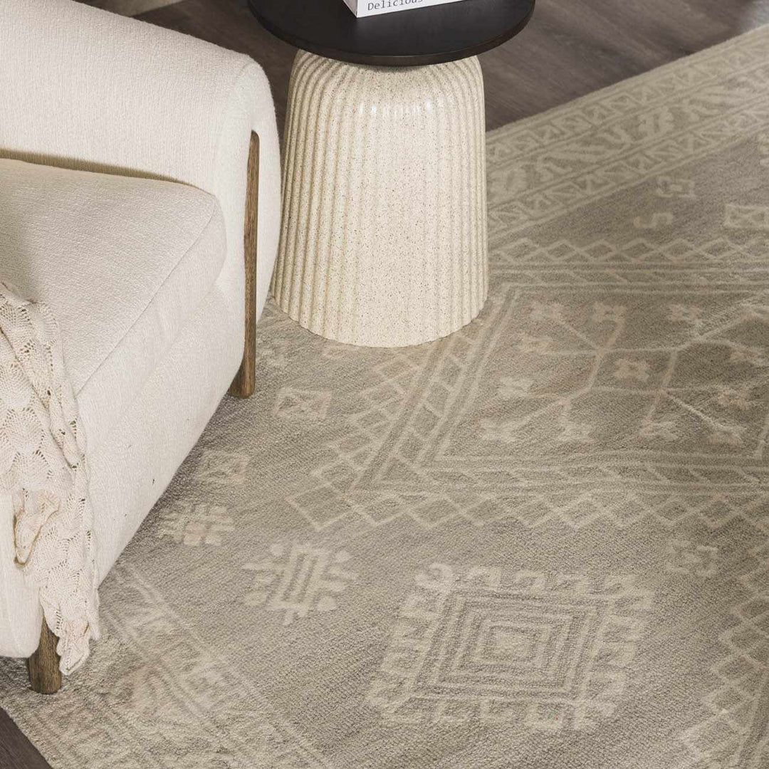 Paloma Traditional Gray And Ivory Area Rug - The Rug Decor
