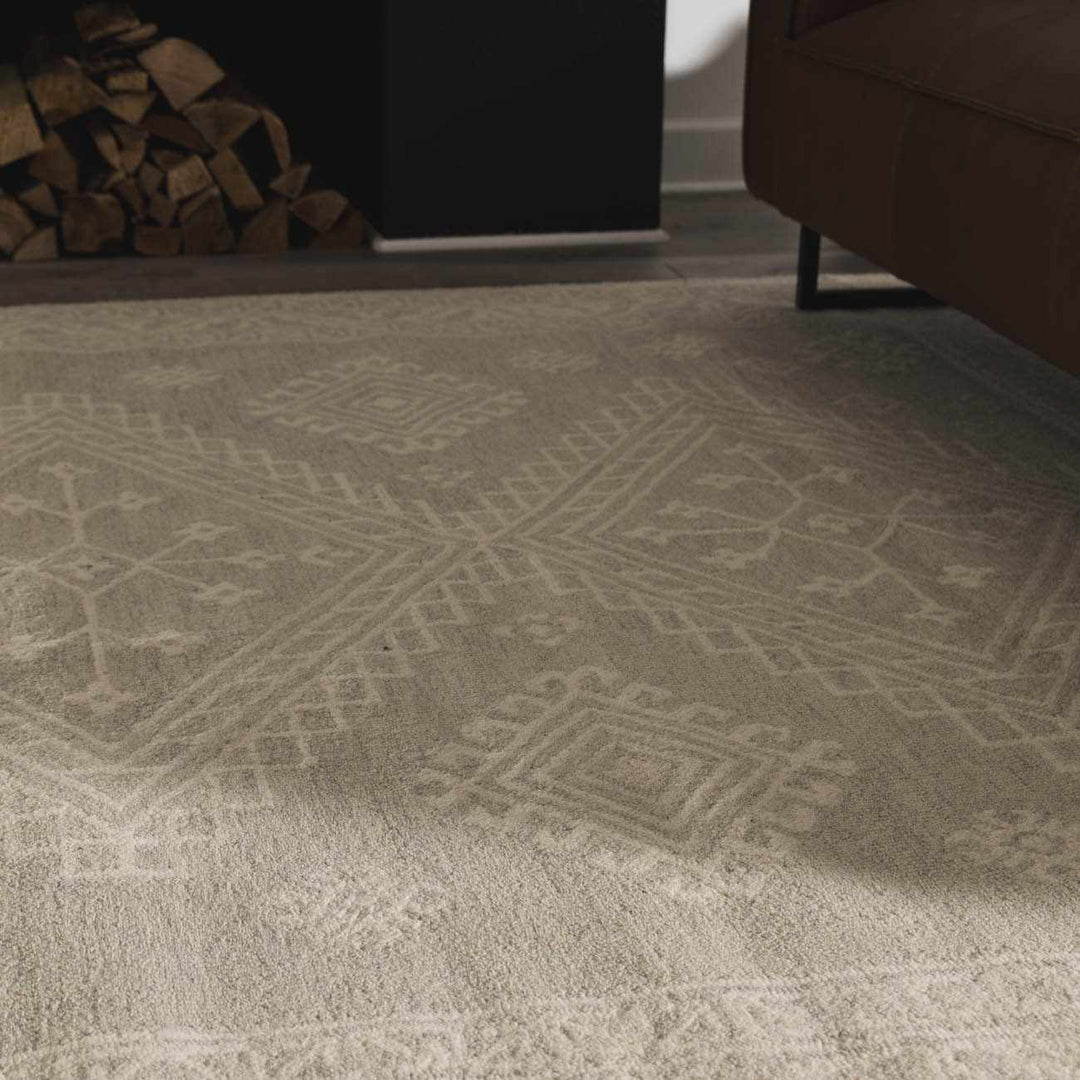 Paloma Traditional Gray And Ivory Area Rug - The Rug Decor