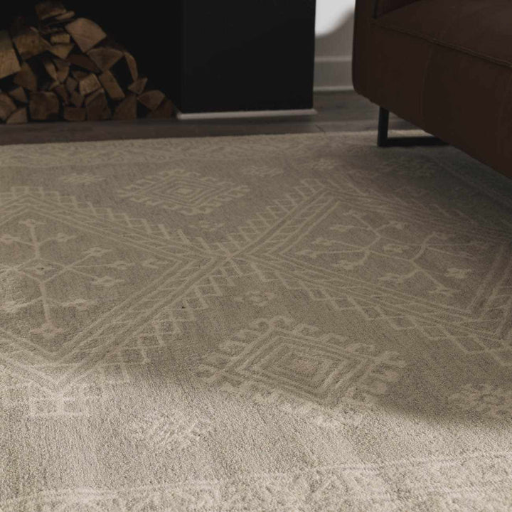 Paloma Traditional Gray And Ivory Area Rug - The Rug Decor