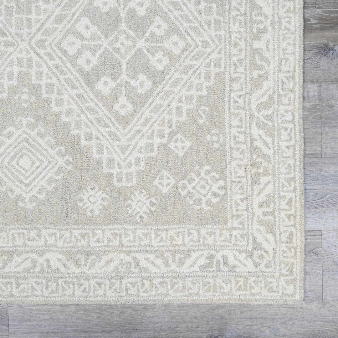 Paloma Traditional Gray And Ivory Area Rug - The Rug Decor