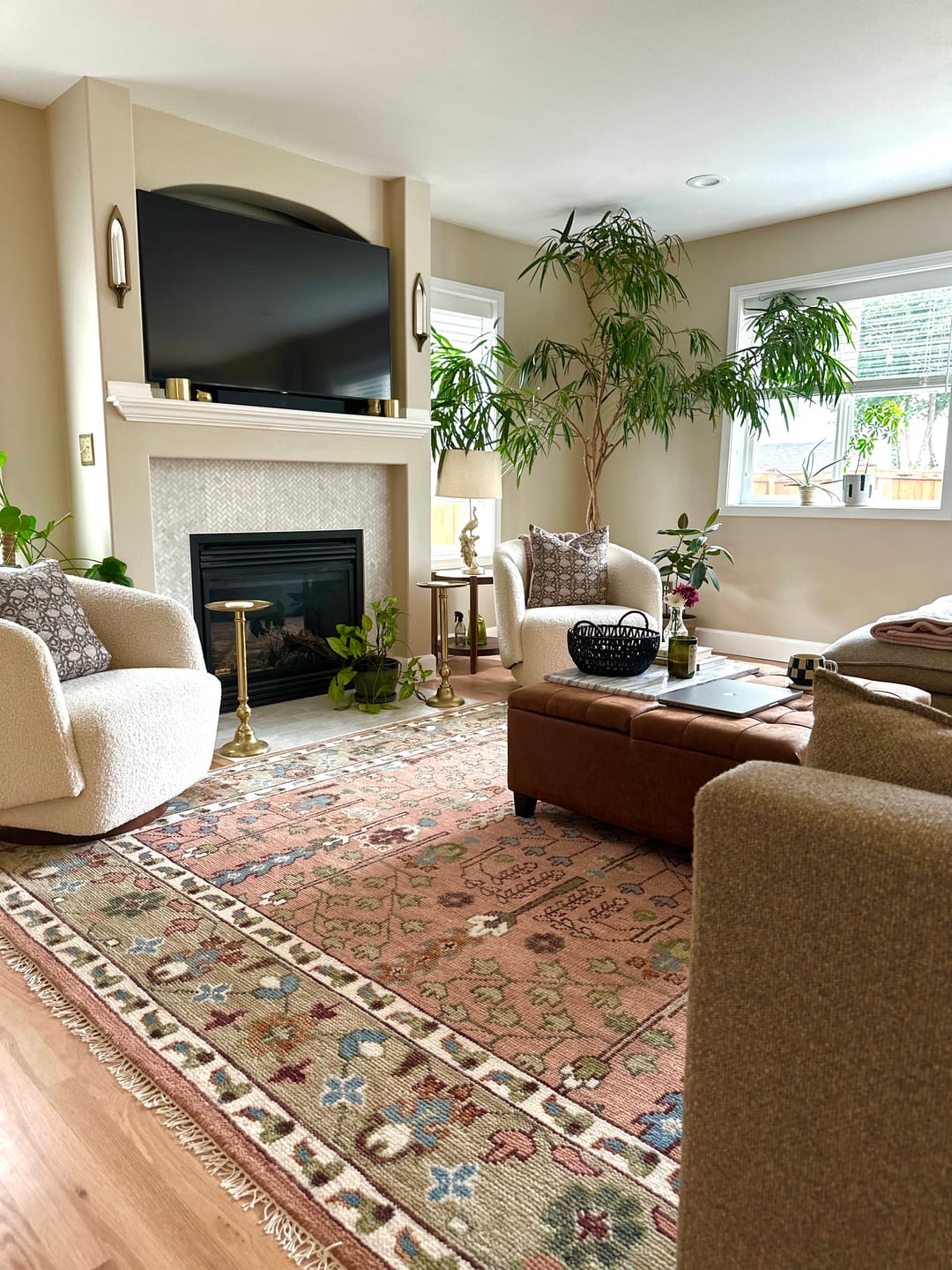 Pink, Olive and Beige Traditional Vintage Heriz Serapi Wool Rug - The Rug Decor