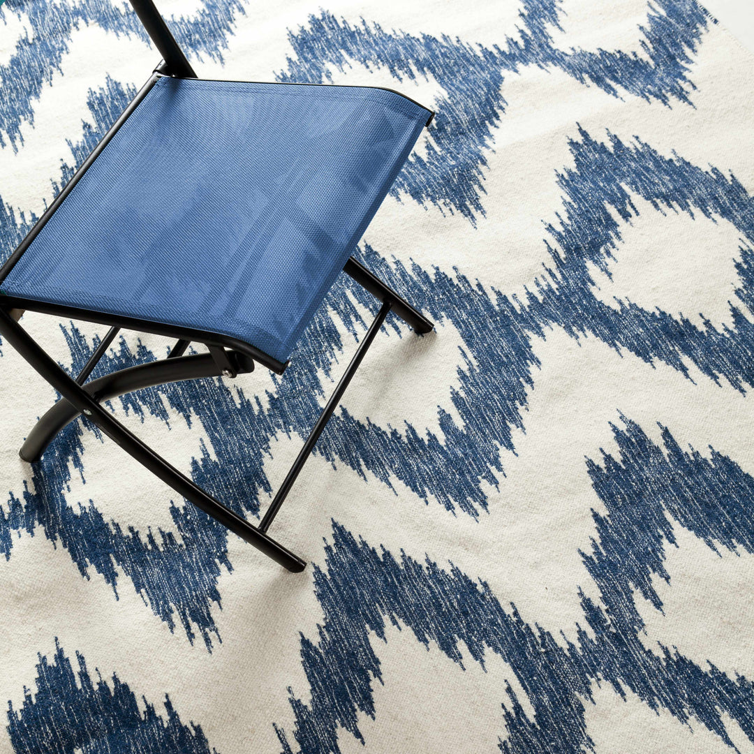 Richton Contemporary Blue And White Hand Woven Wool Rug