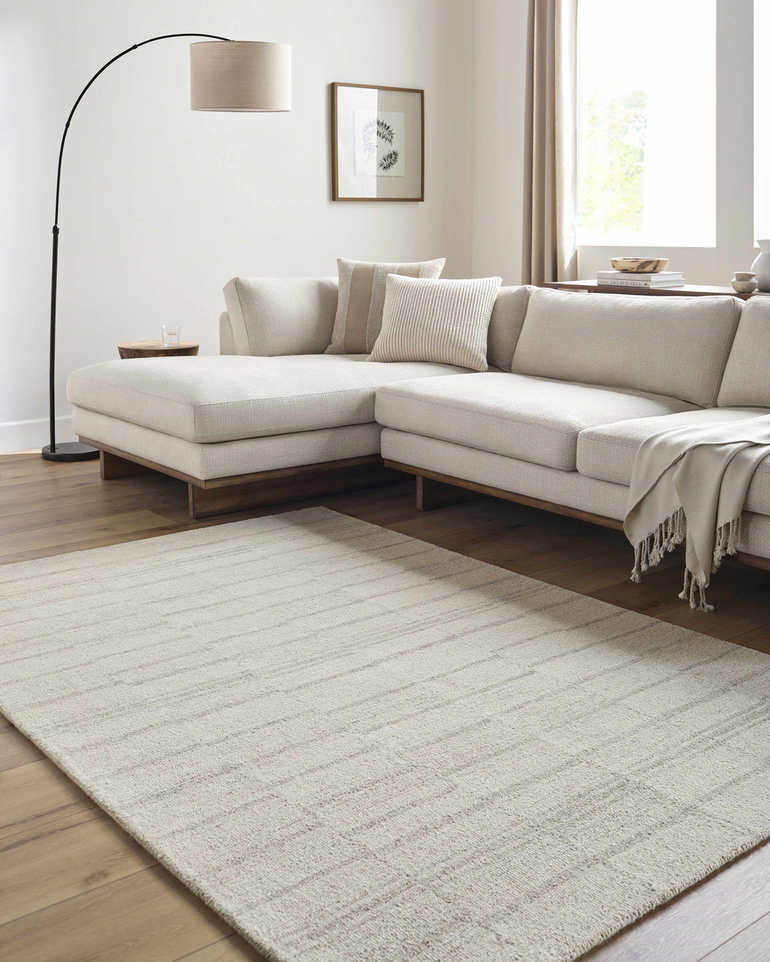 Onika Modern Style Gray Hand Tufted Wool Area Rug