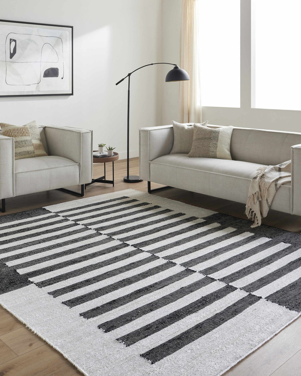 Soren Traditional Style Black And White Hand Woven Jute Rug - The Rug Decor