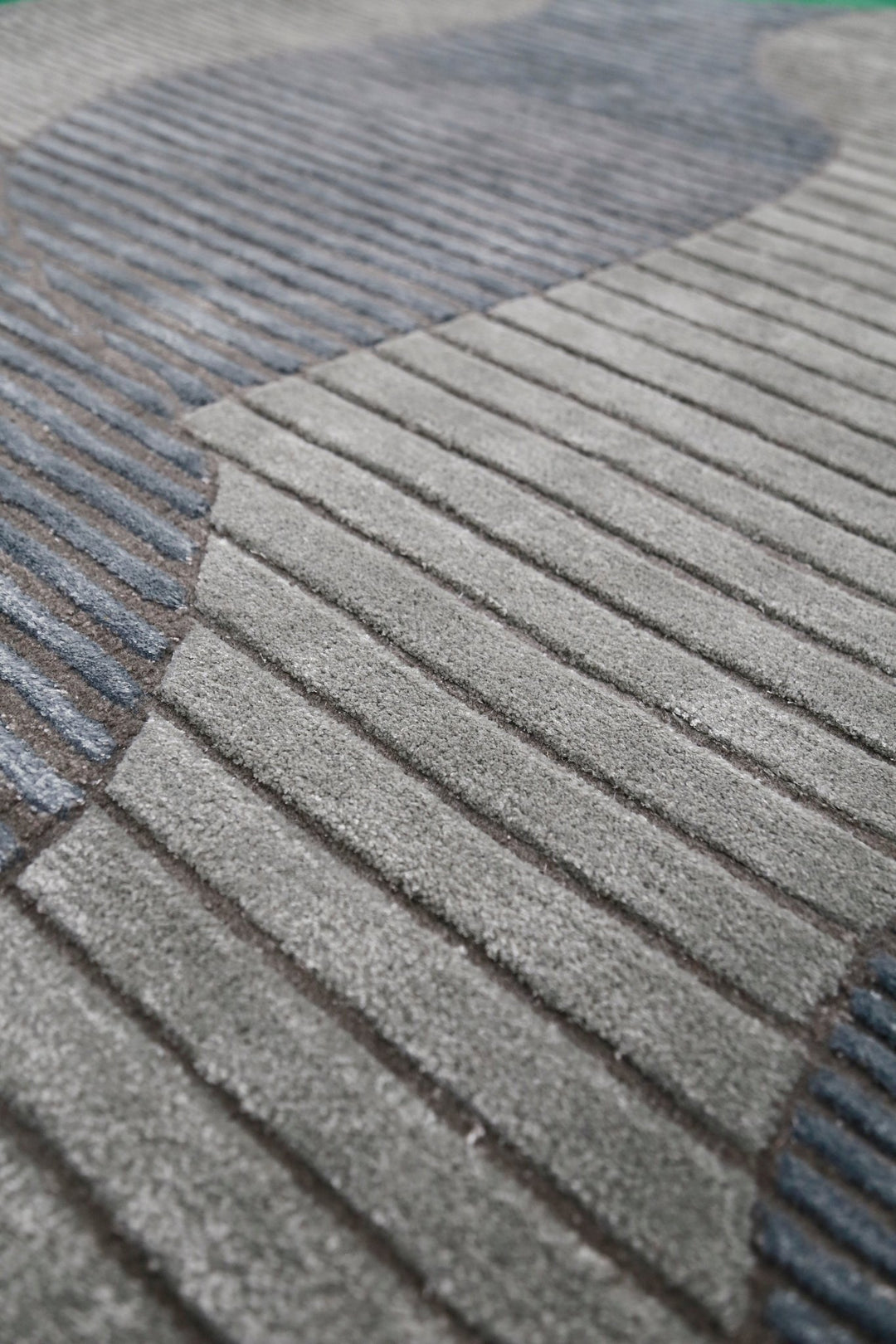 Stone Modern Gray And Silver Hand Tufted 5x7 Wool Area Rug - The Rug Decor