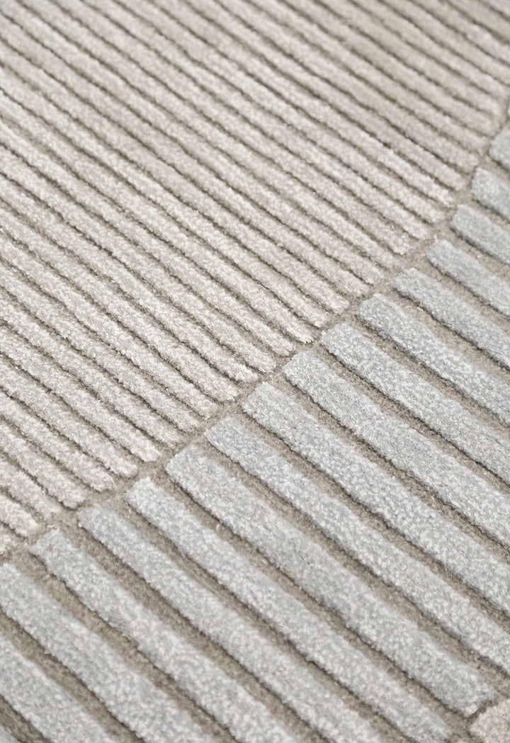 Stone Silver Modern Ripple Hand Tufted 5x7 Wool Area Rug - The Rug Decor