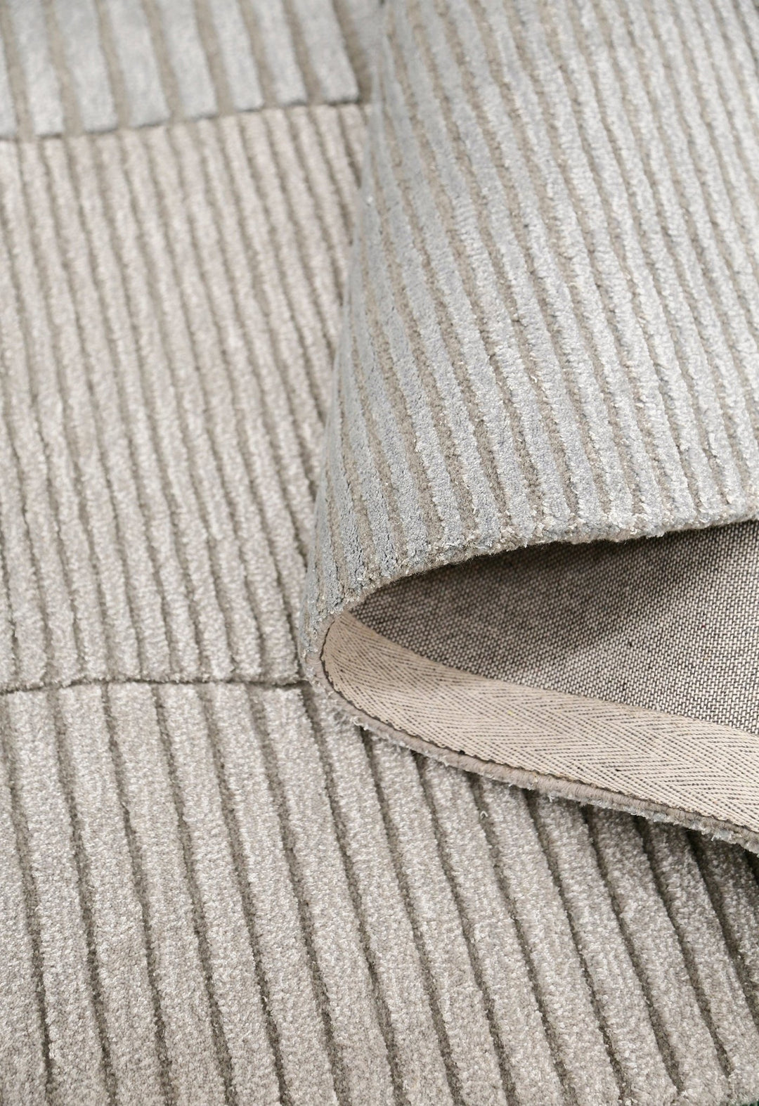 Stone Silver Modern Ripple Hand Tufted 5x7 Wool Area Rug - The Rug Decor