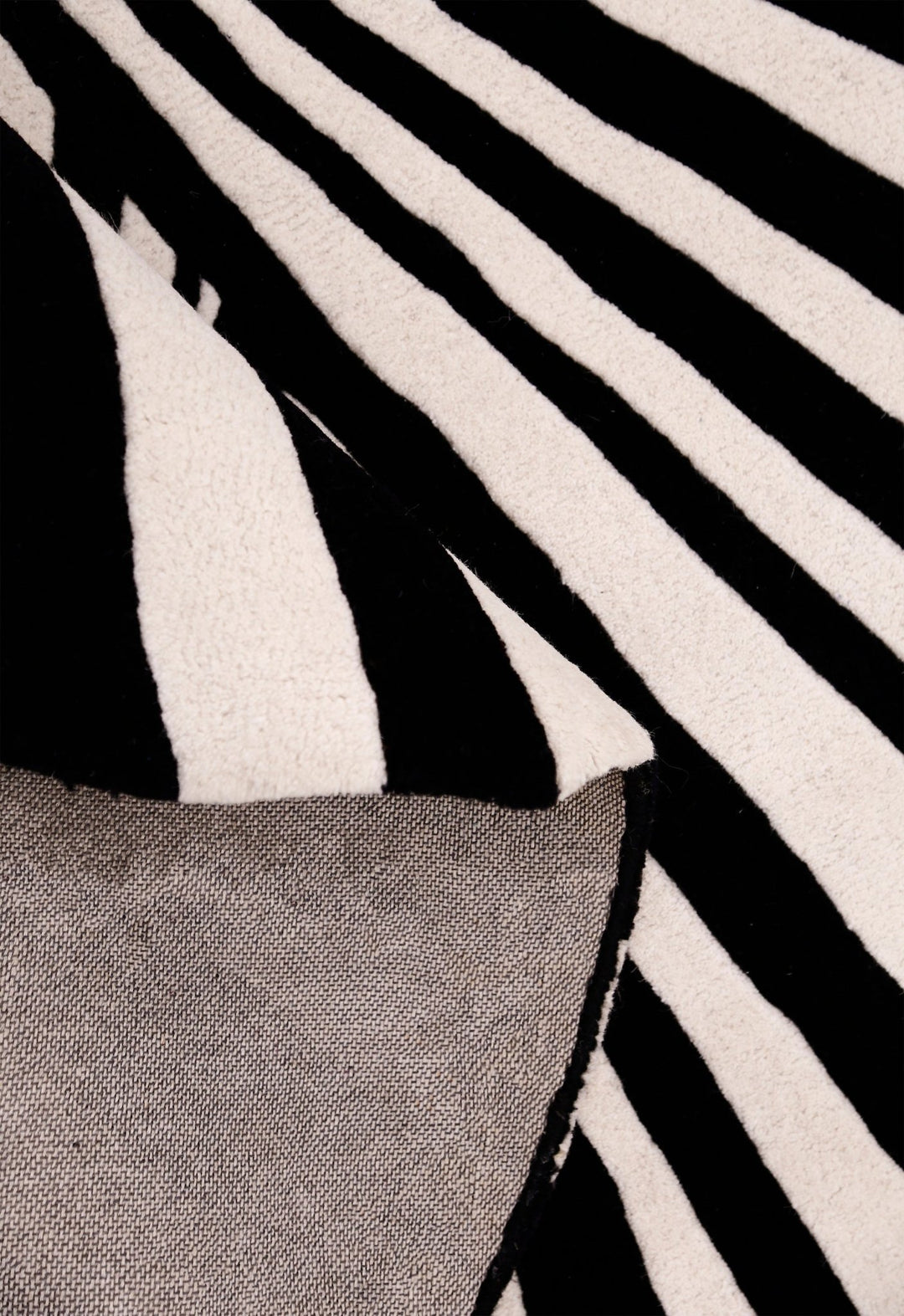 Sunflare Fan Black Hand Tufted 5x5 Wool Area Rug - The Rug Decor