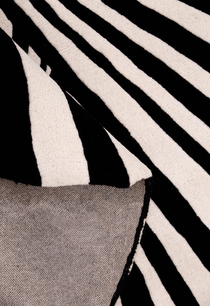 Sunflare Fan Black Hand Tufted 5x5 Wool Area Rug - The Rug Decor