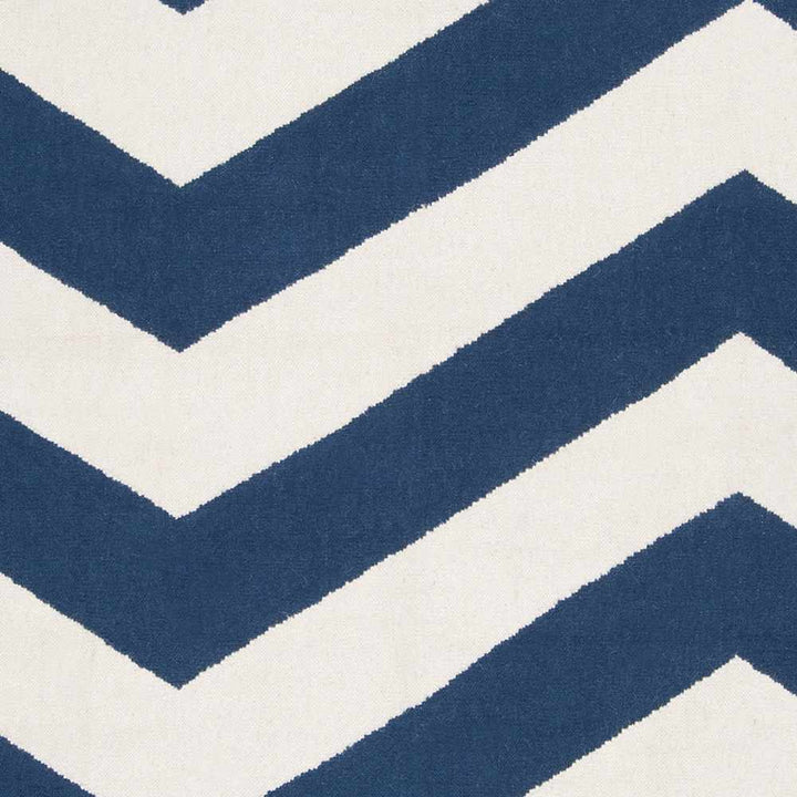 Tamaya Modern Style Blue And White Hand Woven Wool Area Rug - The Rug Decor