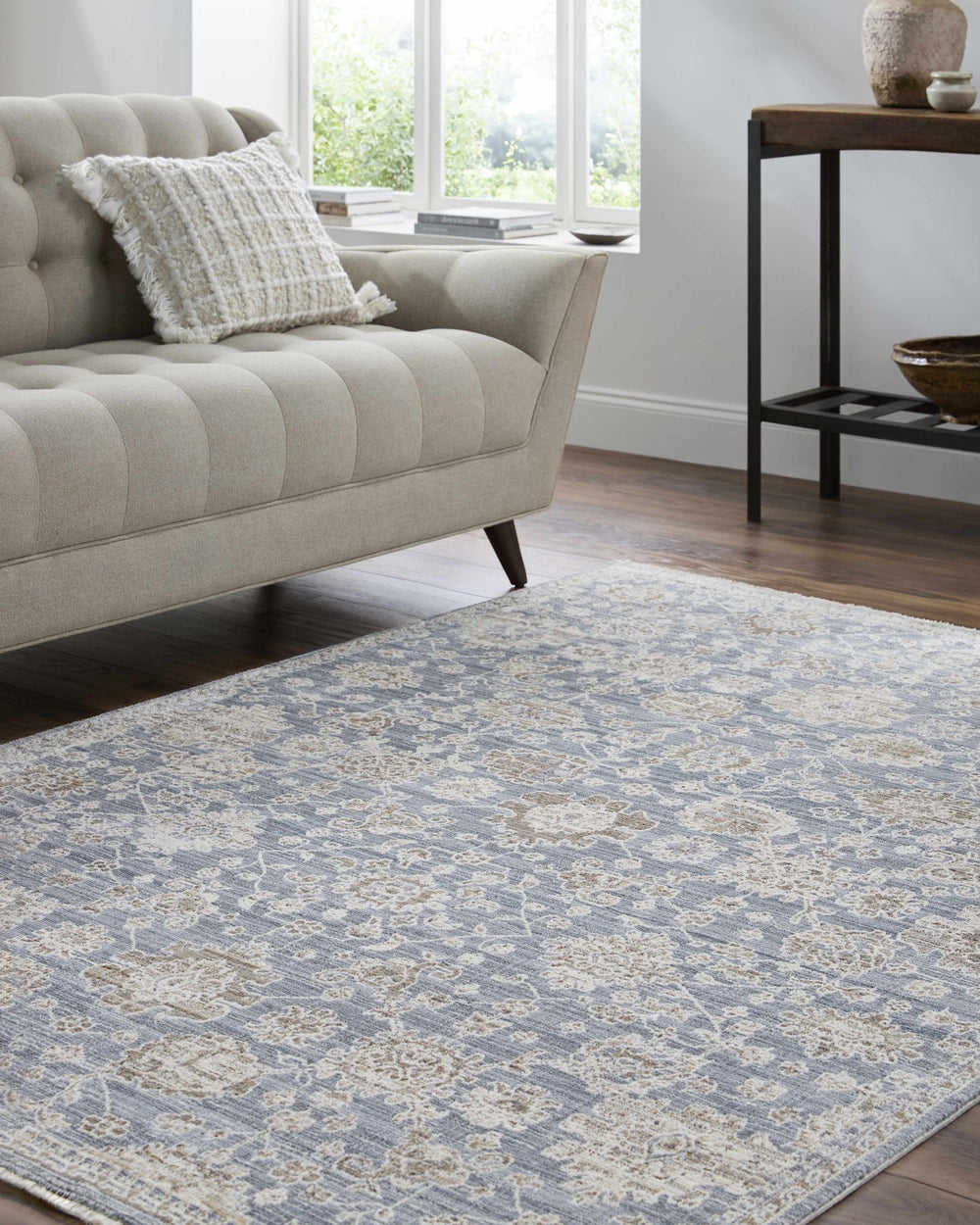 Urara Traditional Style Blue And Cream Area Rug - The Rug Decor