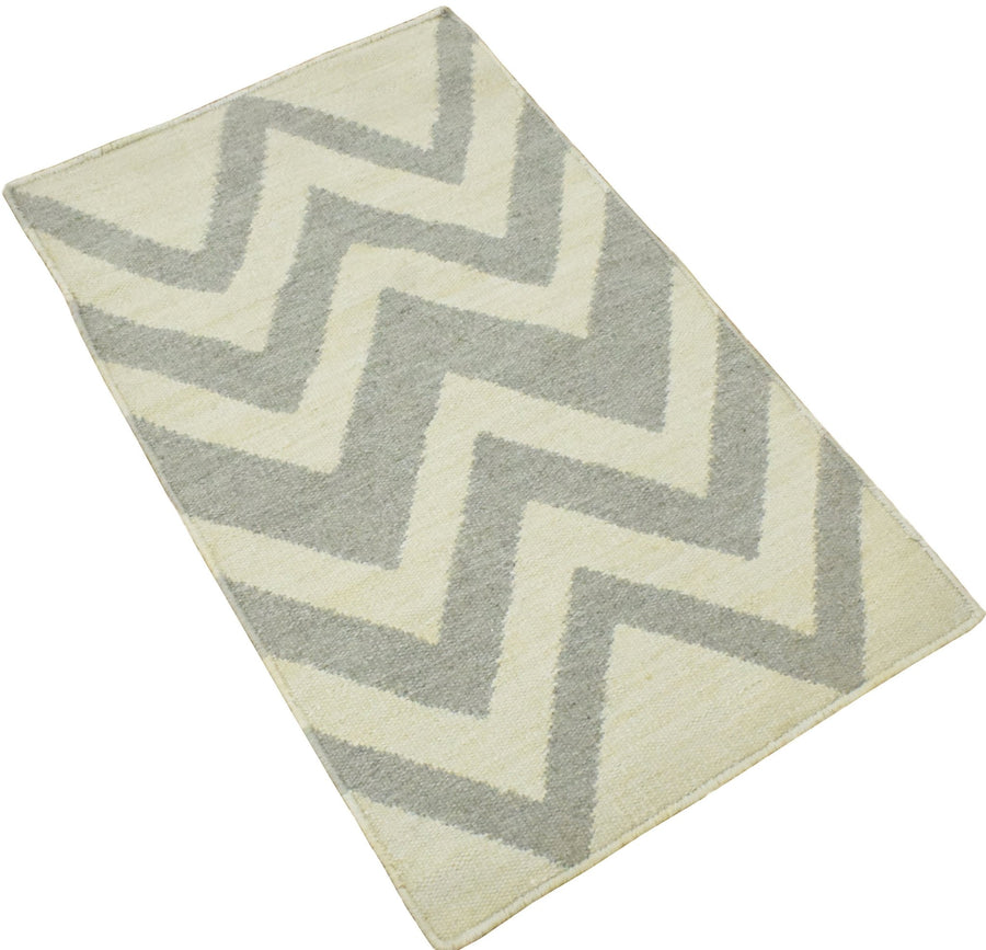 2x3 Dhurrie Rug, Gray and Beige Chevron Pattern Rug - The Rug Decor