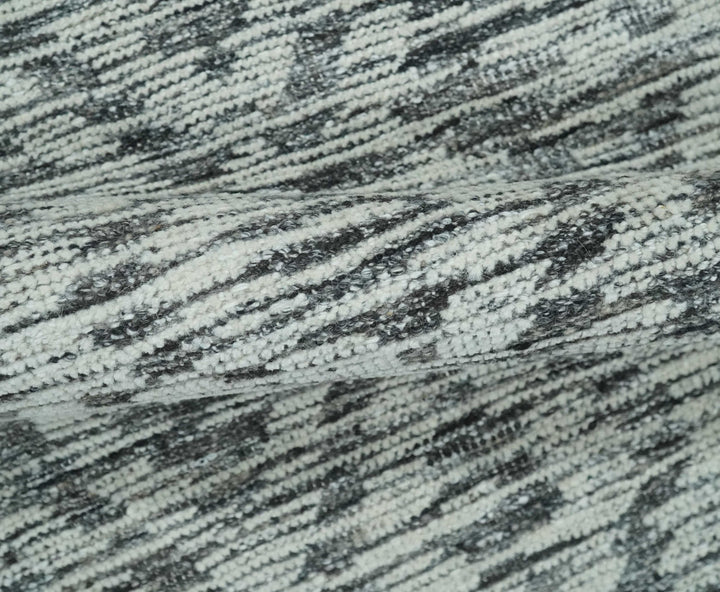 2x3 Hand Knotted Silver and Charcoal Geometrical shape Wool Rug - The Rug Decor