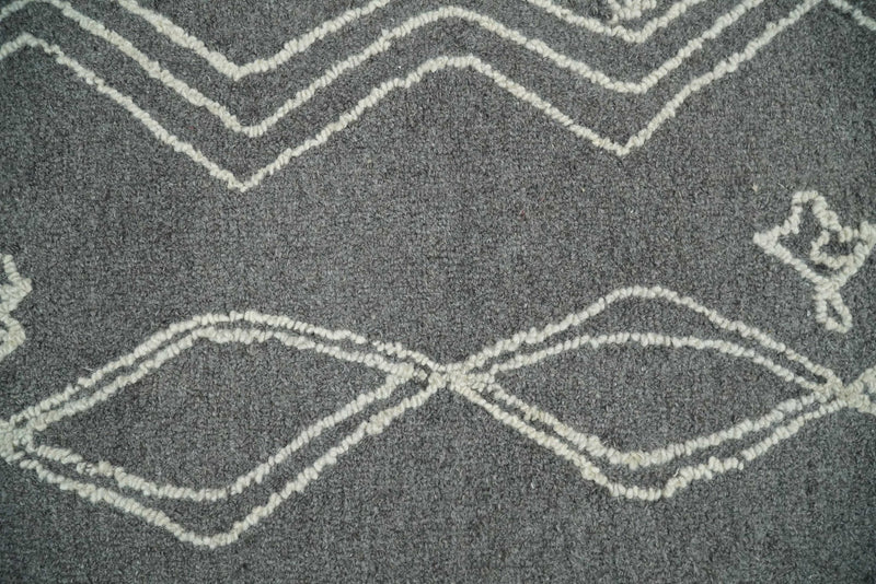 2x4 Gray and White Tribal Hand Hooked Textured Loop Area Rug | TRIB2 - The Rug Decor