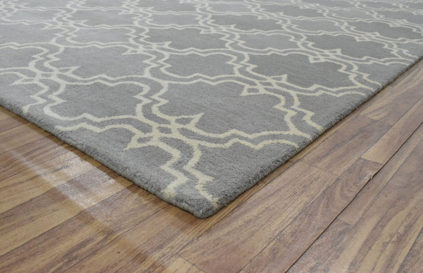 5x8 Gray and Beige Wool Area Rug | Handmade Area rug made with fine wool - The Rug Decor