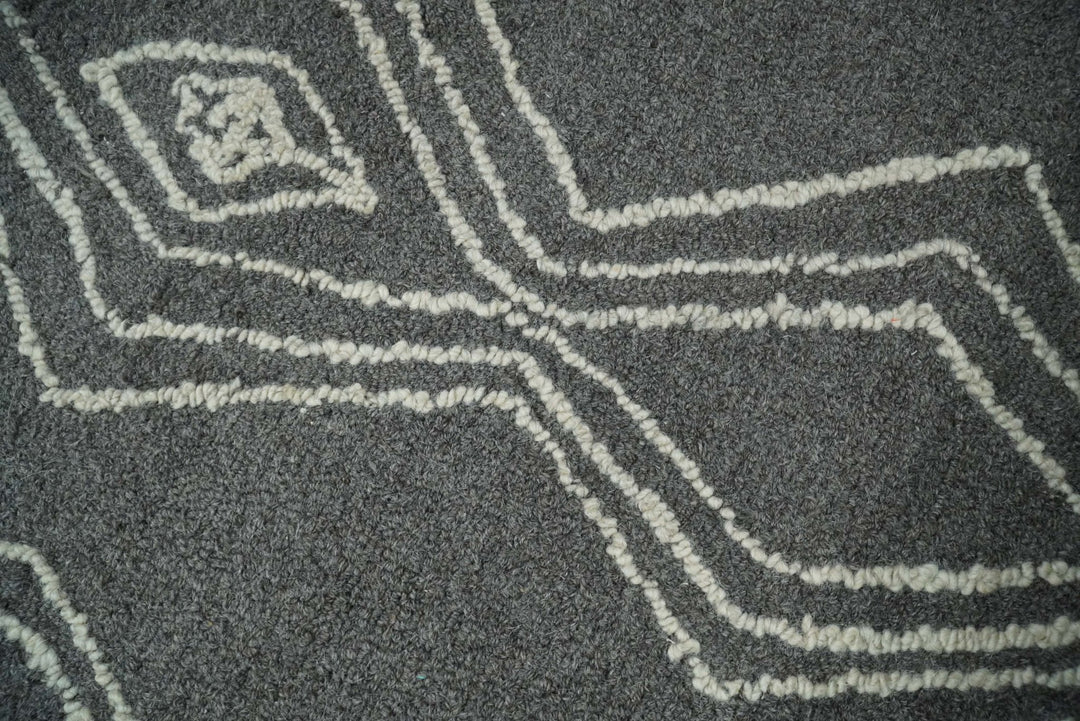 5x8 Gray and White Tribal Hand Hooked Textured Loop Area Rug | TRIB1 - The Rug Decor
