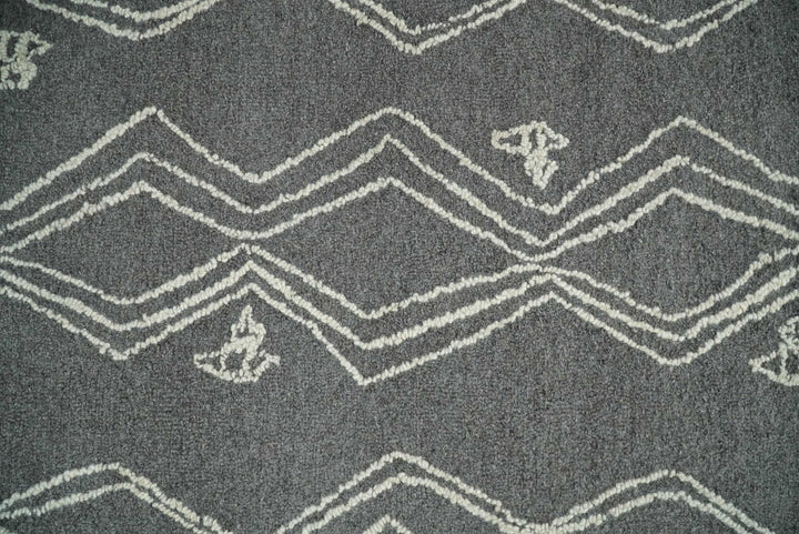 5x8 Gray and White Tribal Hand Hooked Textured Loop Area Rug | TRIB1 - The Rug Decor
