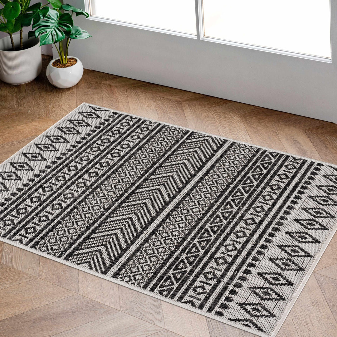 Contemporary Trellis Tribal Look Ivory And Charcoal Area Rug - The Rug Decor
