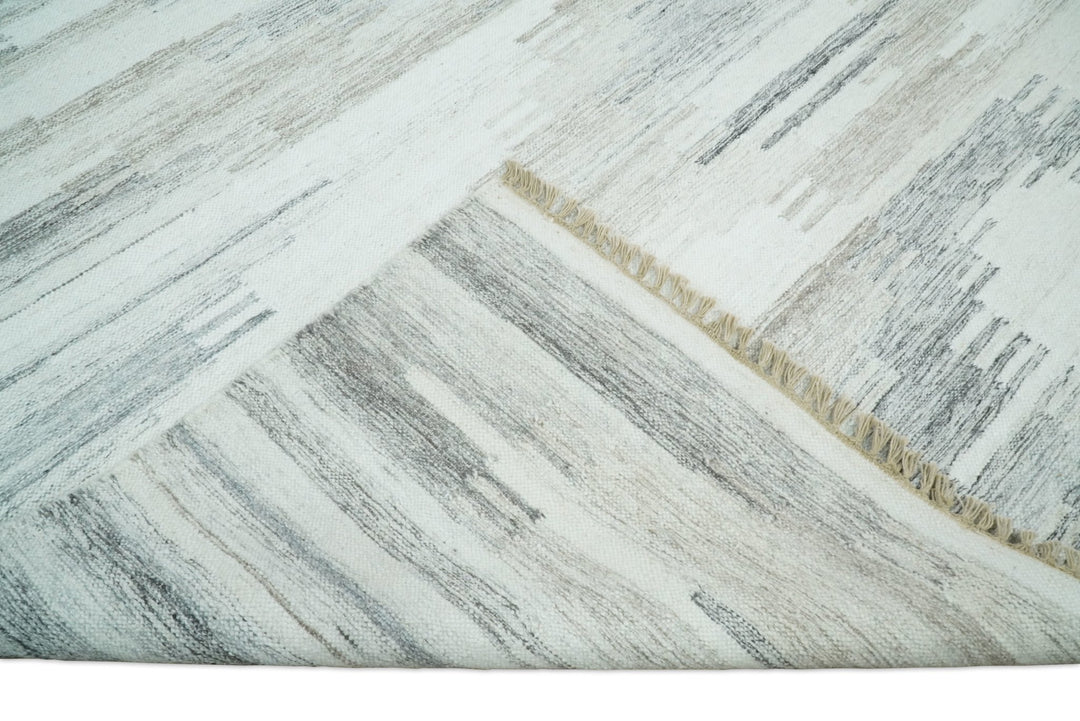 Ivory and Gray Kilim Rug made with fine wool and viscose | SE1 - The Rug Decor